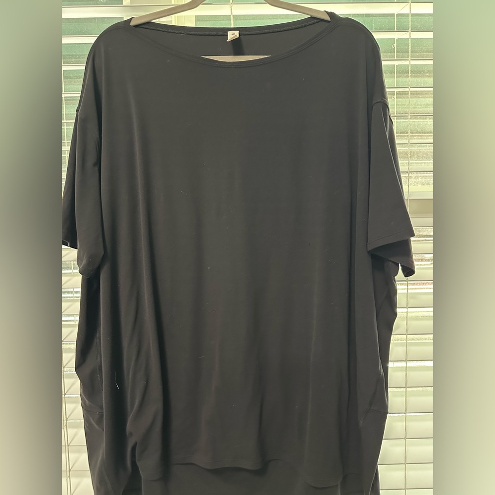 lululemon athletica Classic Black Short Sleeve Tee